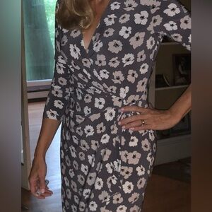 Anne Klein spring floral wrap dress, size small, fits  size 6-8.